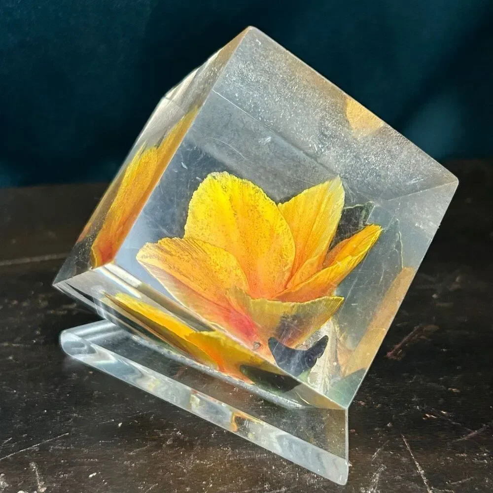 Vintage Russ Berrie Acrylic Yellow Flower Footed Cube Paperweight Imperfect